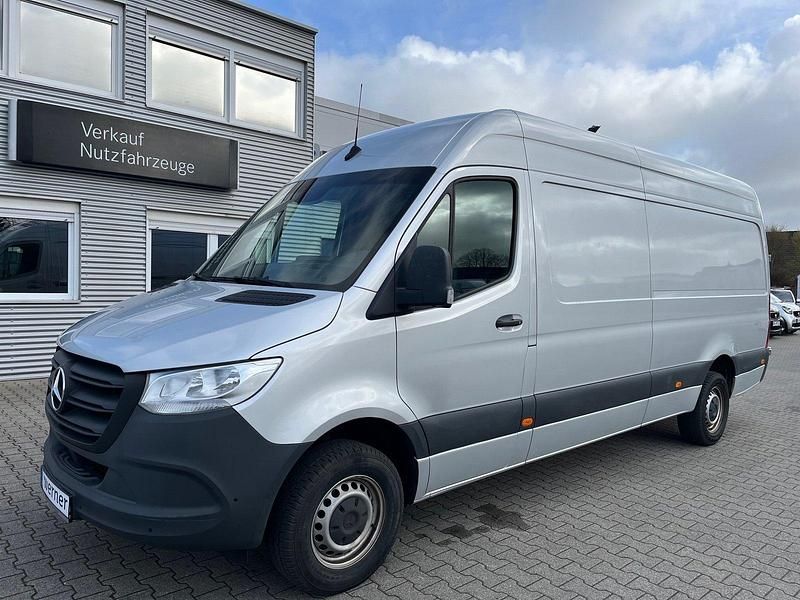 Gebraucht Mercedes Sprinter 170 PS (125 kW) 2023 Iridiumsilber Van