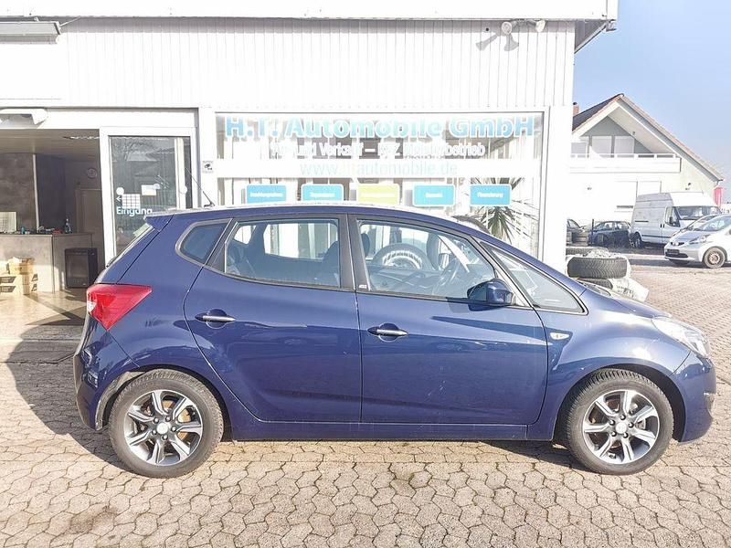 Gebraucht Hyundai i20 125 PS (91 kW) 2019 Blau Van / Kleinbus
