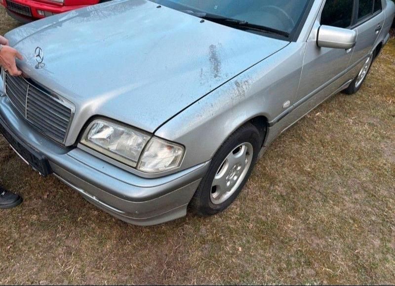 Silber Gebraucht 2000 Mercedes C200 Classic Limousine | 2.990 € (Fairer Preis) - Bild 1/4