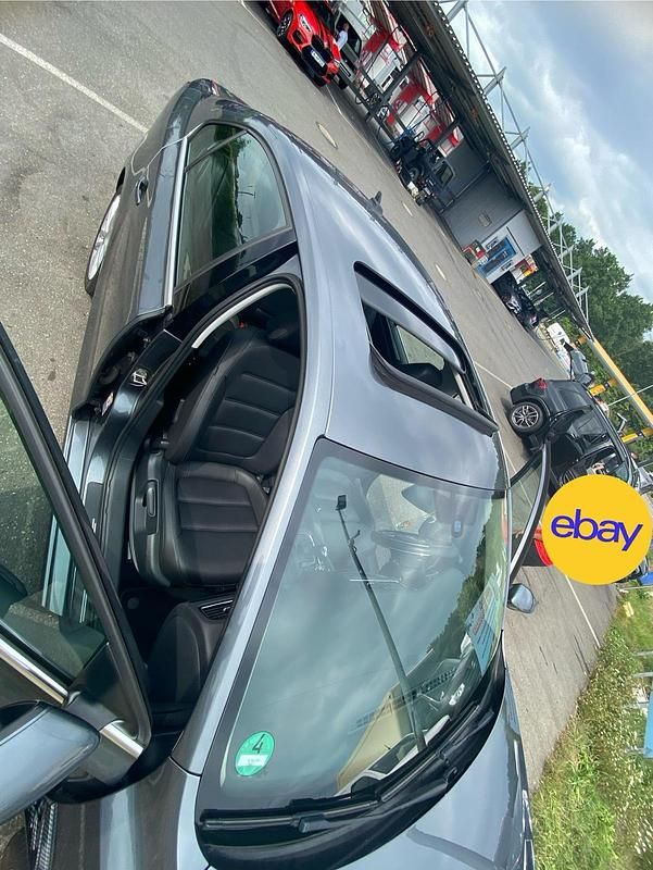 Grau Gebraucht 2018 VW Jetta Limousine | 15.899 € - Bild 1/4