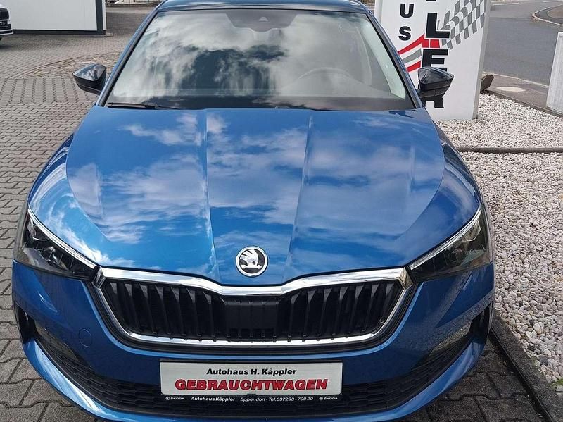 Race blau metallic Gebraucht 2019 Skoda Scala Ambition Kleinwagen | 18.450 € (Teuer) - Bild 1/4