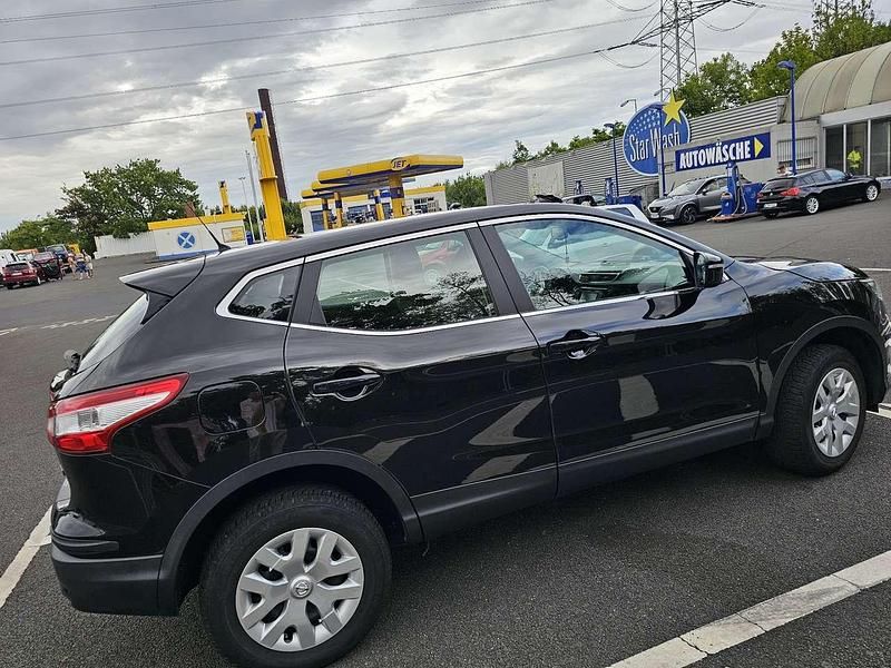 Schwarz Gebraucht 2014 Nissan Qashqai Tekna SUV | 12.000 € (Fairer Preis) - Bild 1/4