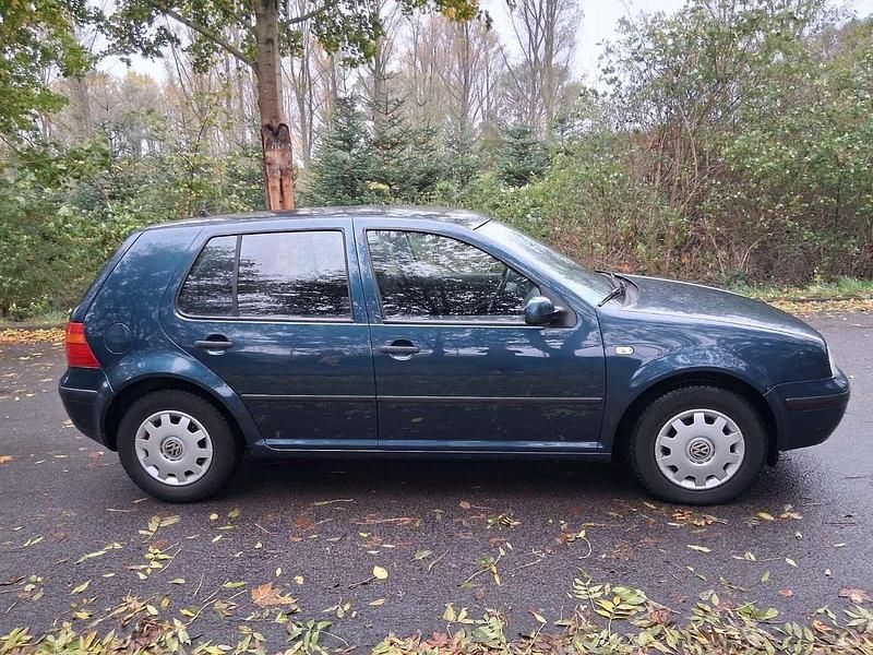 Blau Gebraucht 2002 VW Golf IV Limousine | 1.690 € (Guter Preis) - Bild 1/4