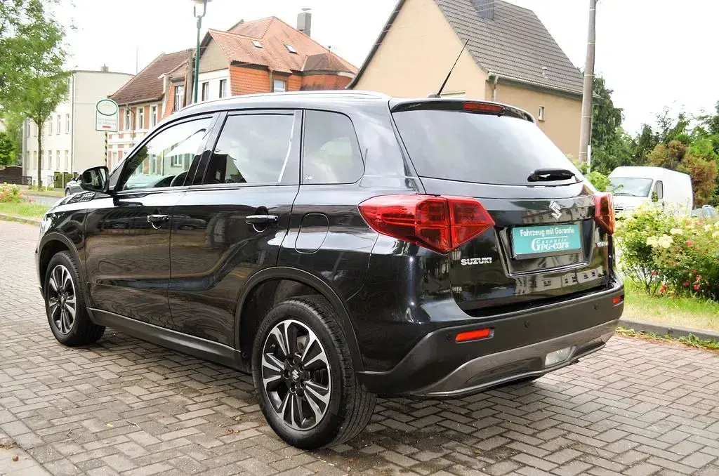 Gebraucht Suzuki Vitara Comfort+ 140 PS (102 kW) 2019 Schwarz SUV