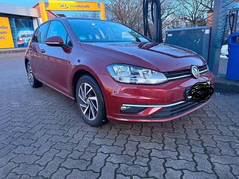 Rot Gebraucht 2019 VW Golf VII Kleinwagen | 15.500 € (Guter Preis) - Bild 1/4