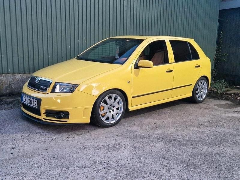 Gelb Gebraucht 2003 Skoda Fabia RS Limousine | 4.899 € - Bild 1/4