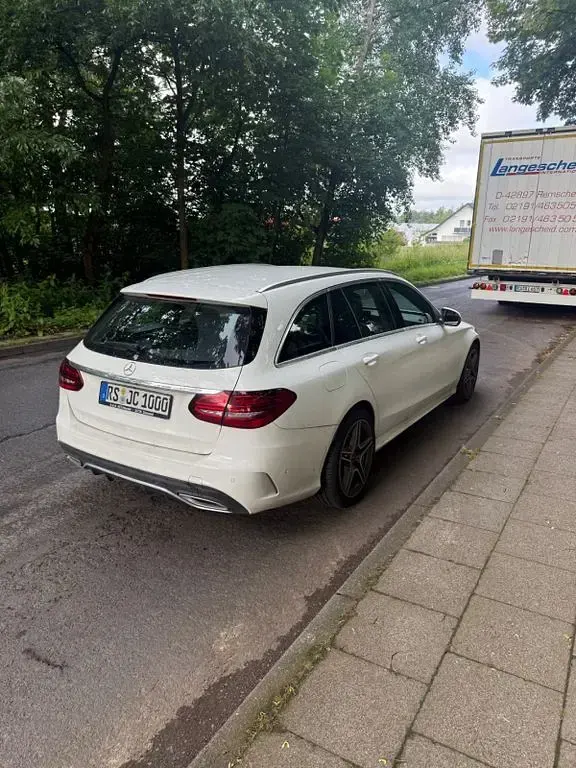 Gebraucht Mercedes C180 AMG line 156 PS (114 kW) 2020 Weiß Limousine