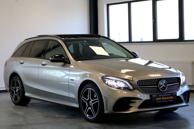 Mojavesilber metalliclack Gebraucht 2021 Mercedes C300e AMG line Kombi | 24.990 € - Bild 1/4
