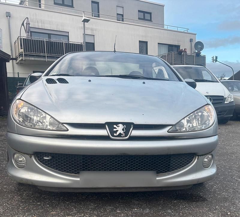 Gebraucht Peugeot 206 CC 109 PS (80 kW) 2004 Silber Cabrio