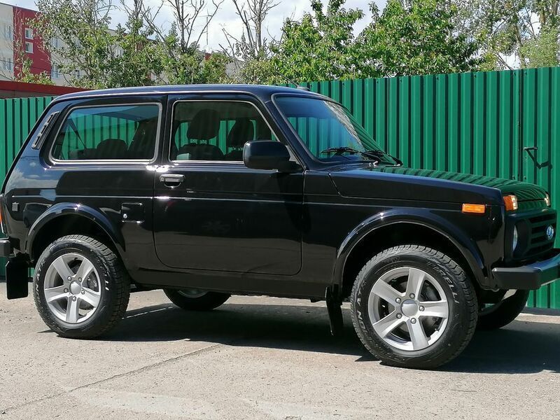 Schwarz (672) Neu 2025 Lada niva SUV | 22.990 € (Teuer) - Bild 1/4