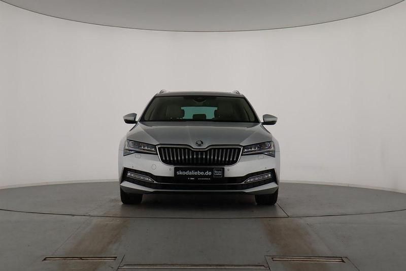 Gebraucht Skoda Superb LAURIN & KLEMENT 200 PS (147 kW) 2022 Brilliantsilber metallic Kombi