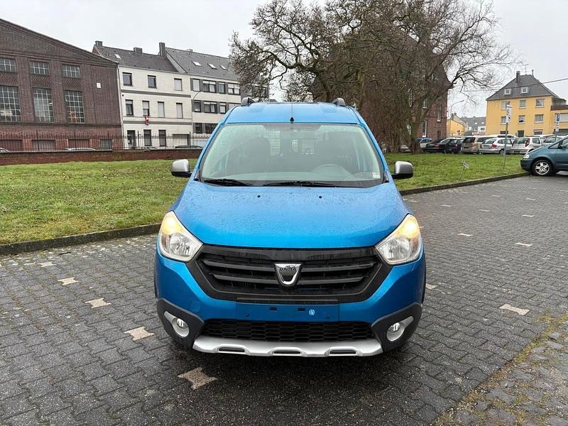 Blau Gebraucht 2015 Dacia Dokker Stepway Kombi | 5.490 € (Fairer Preis) - Bild 1/4