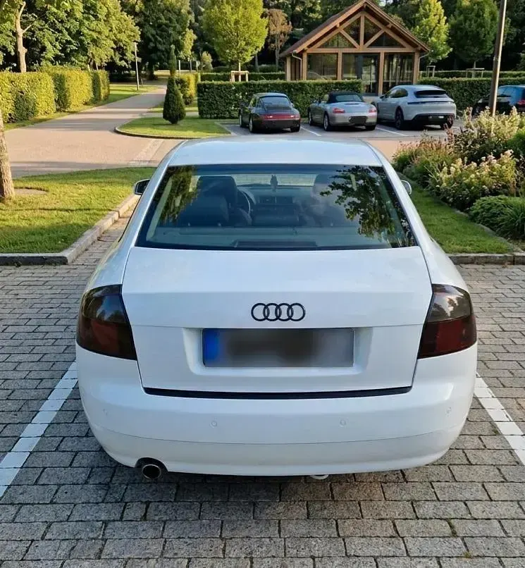 Gebraucht Audi A4 130 PS (95 kW) 2003 Weiß Limousine