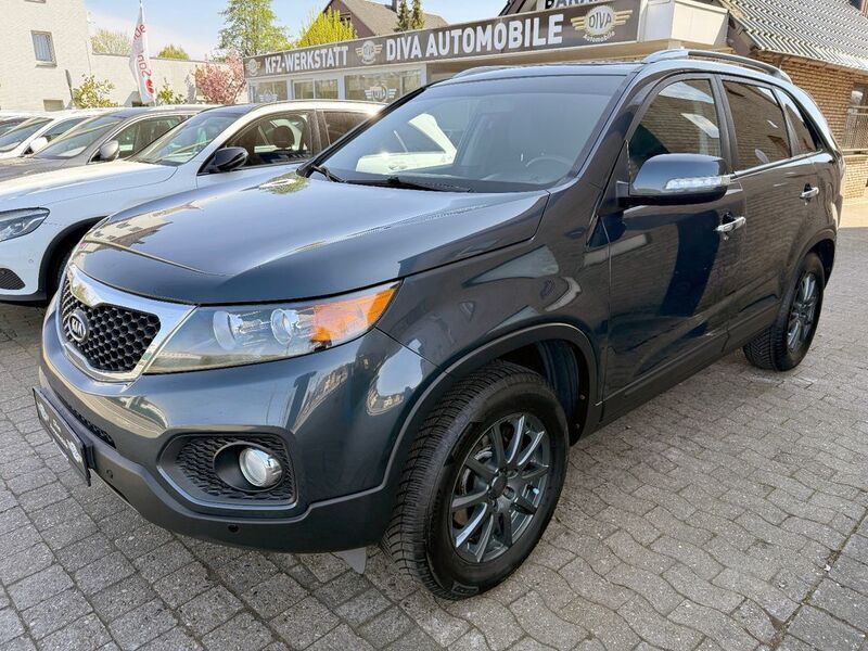 Grau Gebraucht 2011 Kia Sorento Attract SUV | 9.399 € (Fairer Preis) - Bild 1/4