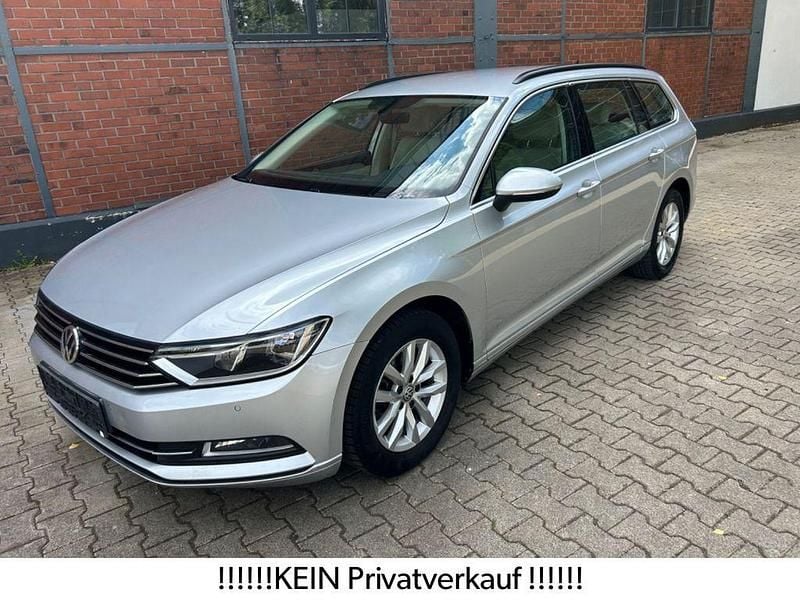 Silber Gebraucht 2018 VW Passat Comfortline Kombi | 10.490 € (Superpreis) - Bild 1/3