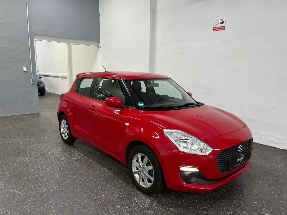Gebraucht Suzuki Swift 90 PS (66 kW) 2017 Rot Kleinwagen