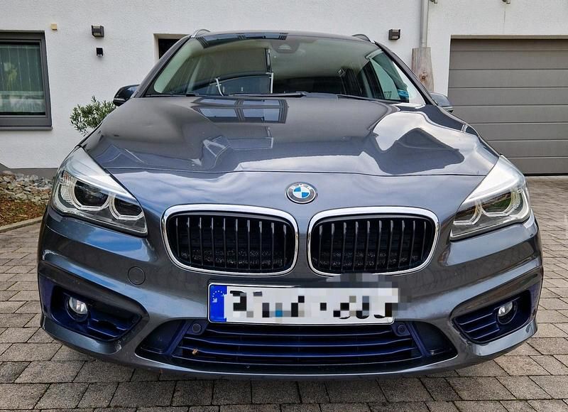 Grau Gebraucht 2016 BMW 218 Sport Line Kombi | 12.000 € (Fairer Preis) - Bild 1/4