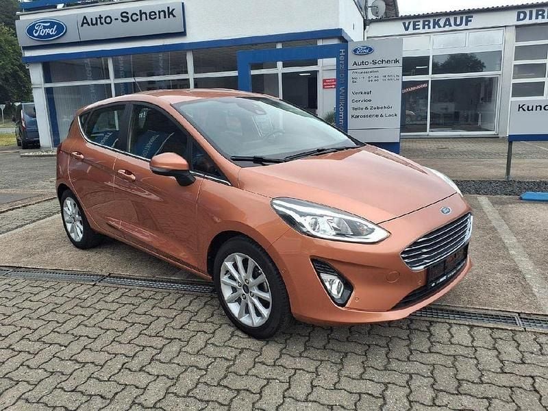Kalaharibraun metallic Gebraucht 2018 Ford Fiesta Titanium Kleinwagen | 12.890 € (Fairer Preis) - Bild 1/4
