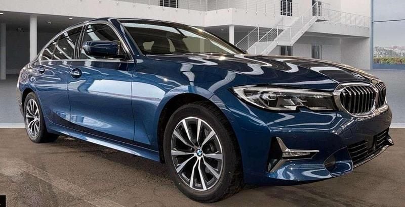 Blau Gebraucht 2020 BMW 320 Luxury Line Limousine | 28.490 € (Fairer Preis) - Bild 1/4