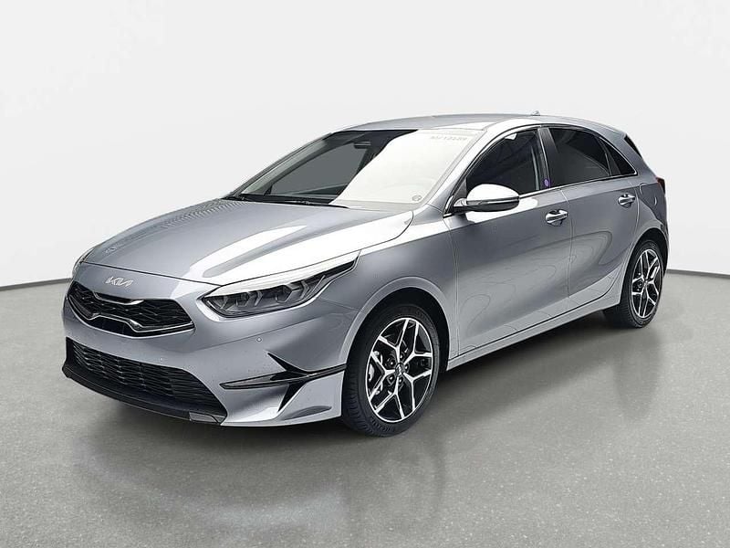 Neu Kia Ceed Style 140 PS (102 kW) 2025 Lunarsilber metallic Kleinwagen