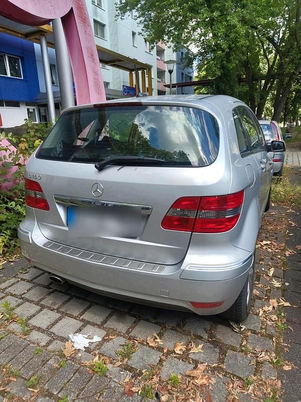 Silber Gebraucht 2009 Mercedes B150 Van / Kleinbus | 3.150 € (Guter Preis) - Bild 1/4
