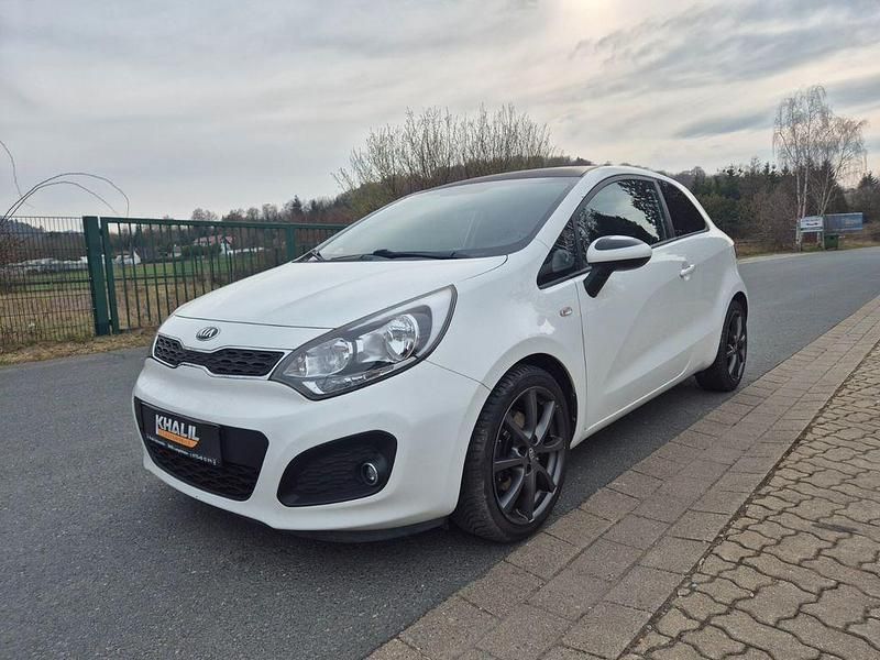 Gebraucht Kia Rio 86 PS (63 kW) 2014 Weiß Limousine