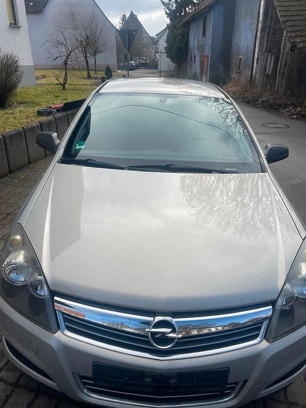Gebraucht Opel Astra 90 PS (66 kW) 2009 Gold Kleinwagen