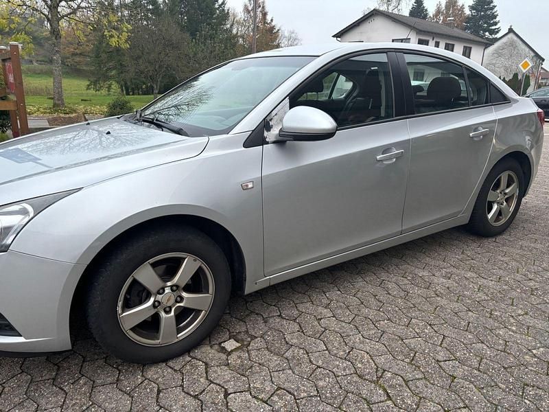 Gebraucht Chevrolet Cruze LT 141 PS (103 kW) 2011 Silber Limousine