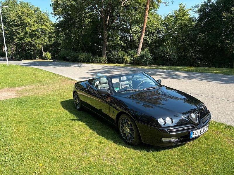 Second-hand Alfa Romeo Spider 150 CP (110 kW) 2000 Negru Cabrio