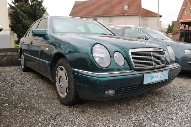 Gebraucht Mercedes E200 Elegance 136 PS (100 kW) 1997 Grün Limousine