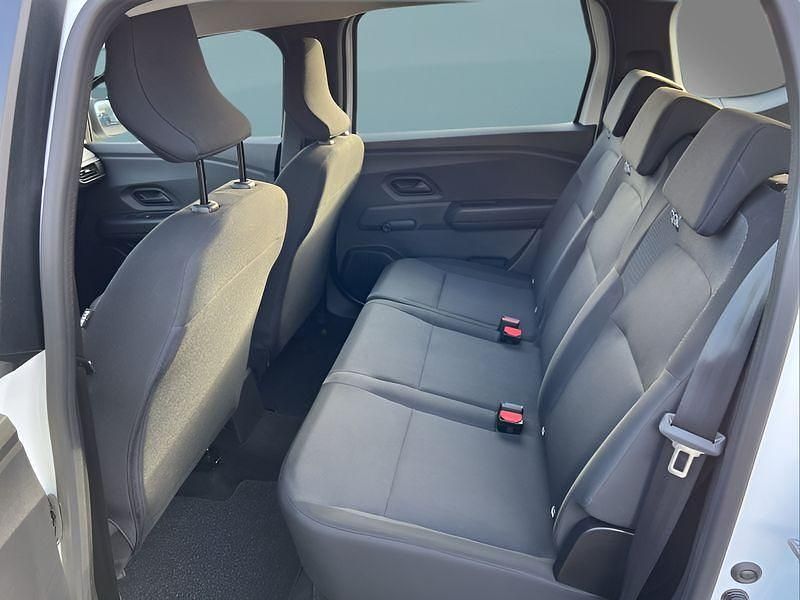 Gebraucht Dacia Jogger 101 PS (74 kW) 2025 Weiß Van / Kleinbus