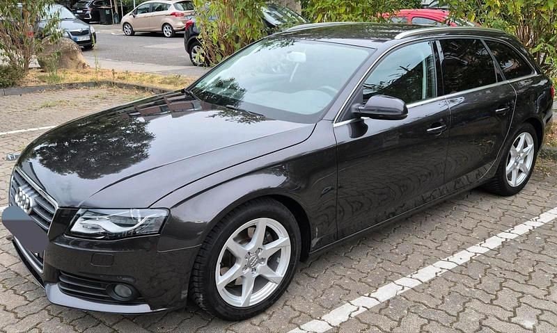 Grau Gebraucht 2011 Audi A4 Kombi | 5.200 € (Superpreis) - Bild 1/4
