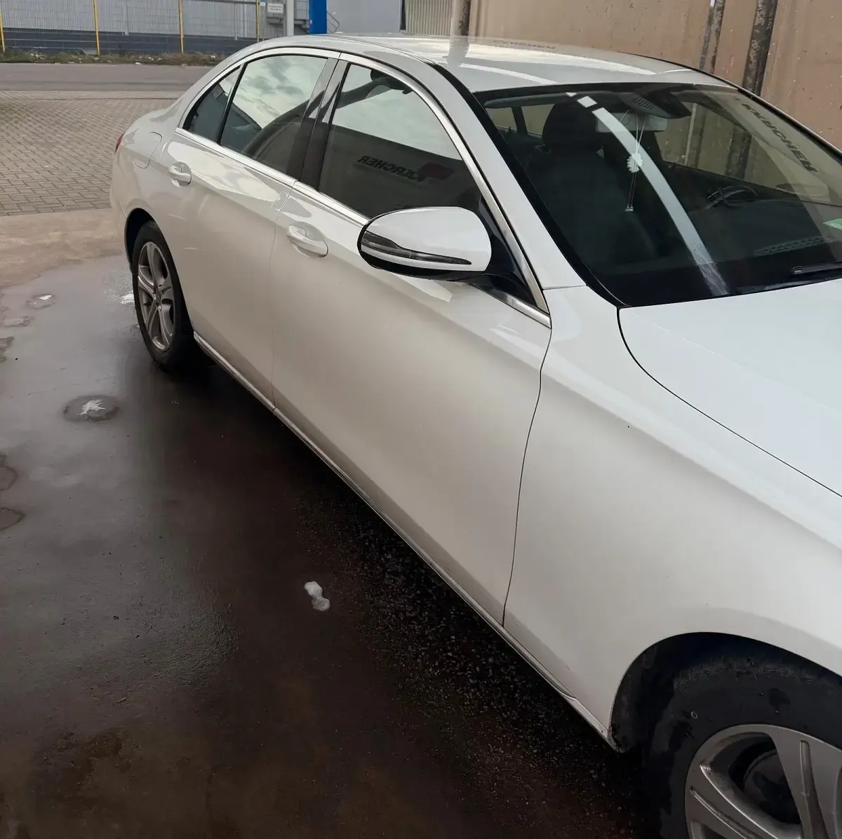 Gebraucht Mercedes E200 184 PS (135 kW) 2018 Weiß Limousine