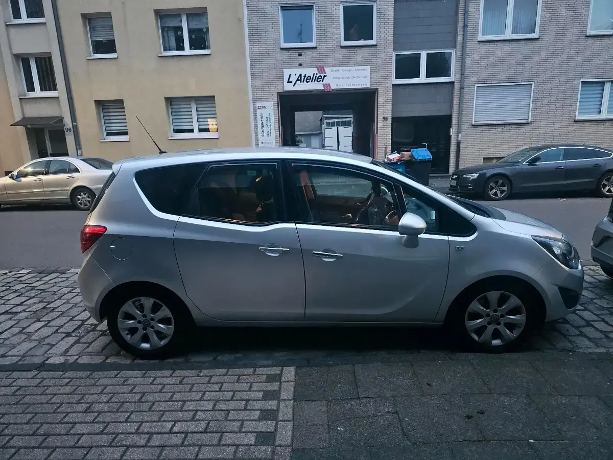 Gebraucht Opel Meriva 75 PS (55 kW) 2010 Silber Van / Kleinbus
