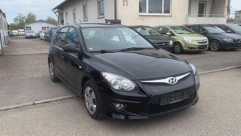 Gebraucht Hyundai i30 90 PS (66 kW) 2012 Schwarz Limousine