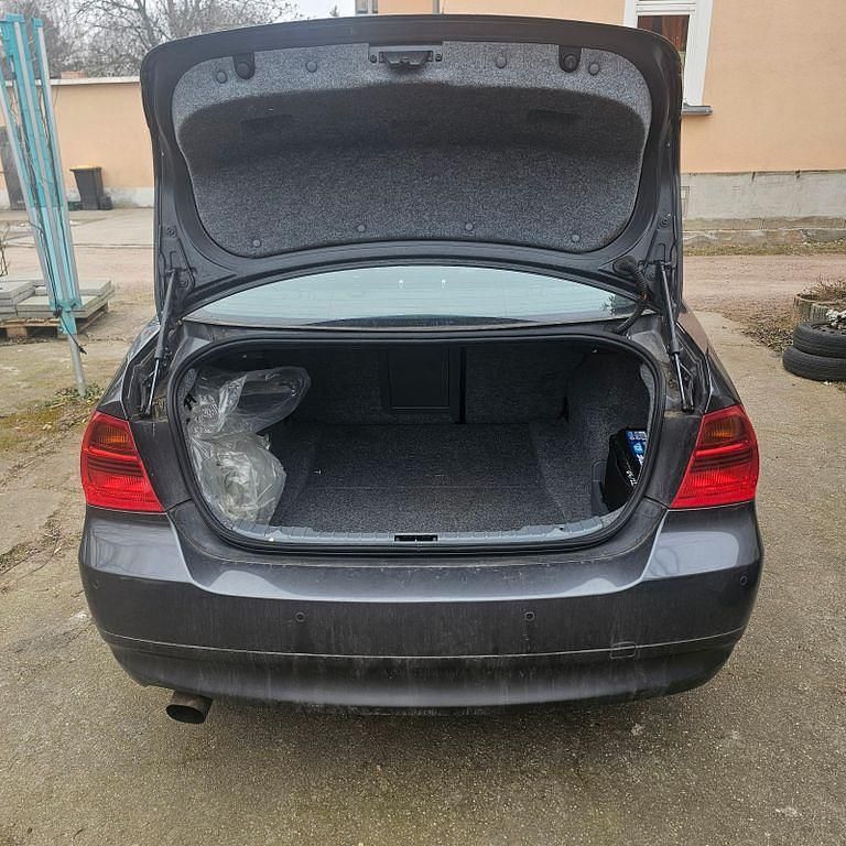 Gebraucht BMW 318 129 PS (94 kW) 2007 Grau Limousine