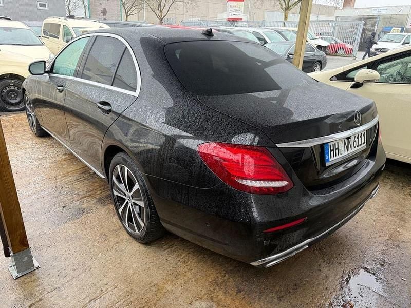 Gebraucht Mercedes E220 Avantgarde 194 PS (142 kW) 2018 Schwarz Limousine