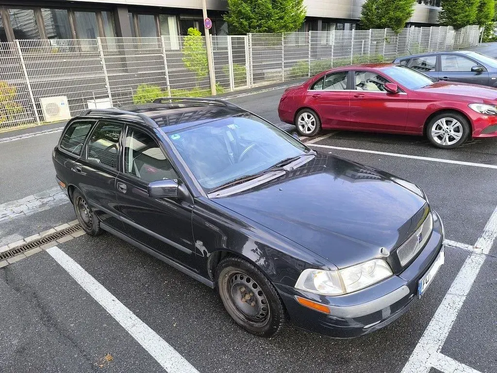 Gebraucht Volvo V40 122 PS (89 kW) 2001 Schwarz Kombi