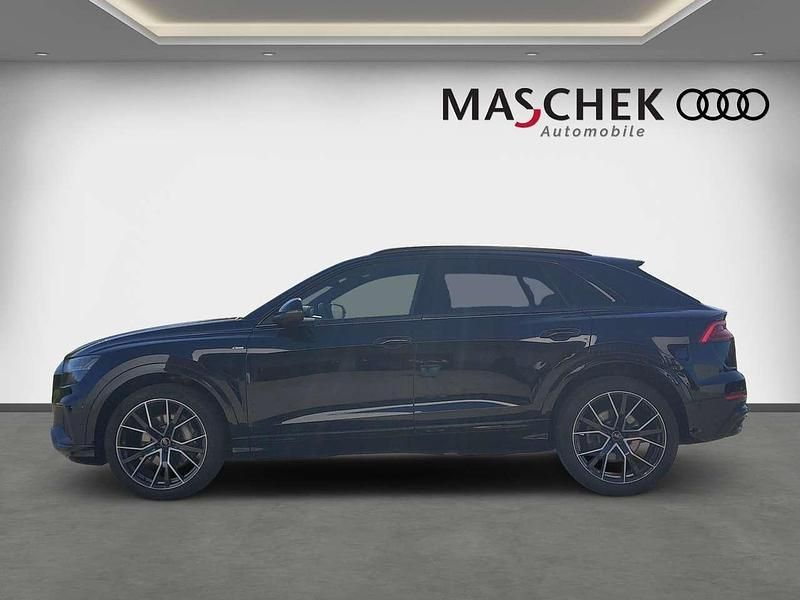 Gebraucht Audi Q8 S-Line 286 PS (210 kW) 2020 Orcaschwarz SUV