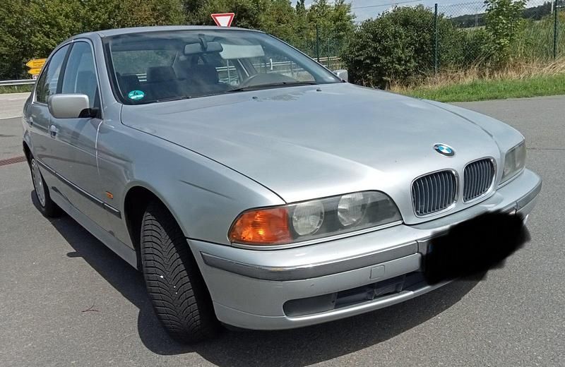 Silber Gebraucht 1997 BMW 520 Limousine | 2.000 € (Guter Preis) - Bild 1/4