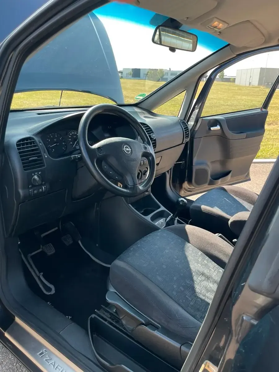 Gebraucht Opel Zafira 116 PS (85 kW) 1999 Schwarz Van / Kleinbus