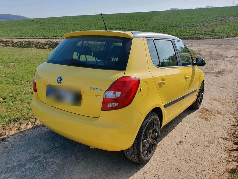 Gebraucht Skoda Fabia Ambition 75 PS (55 kW) 2013 Gelb Kleinwagen