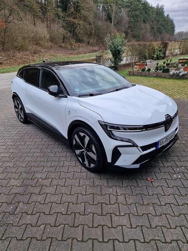 Weiß Gebraucht 2023 Renault Megane E-Tech Techno Limousine | 25.000 € (Superpreis) - Bild 1/3