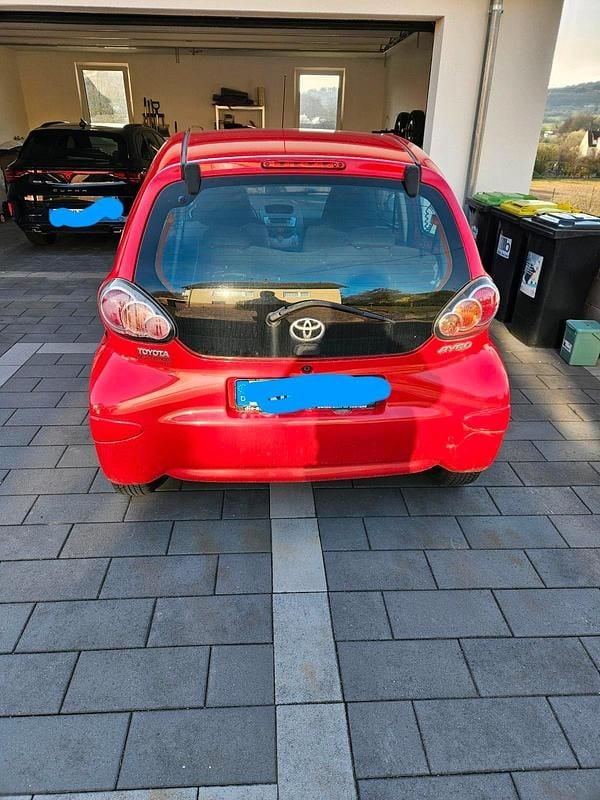 Gebraucht Toyota Aygo 68 PS (50 kW) 2010 Rot Kleinwagen