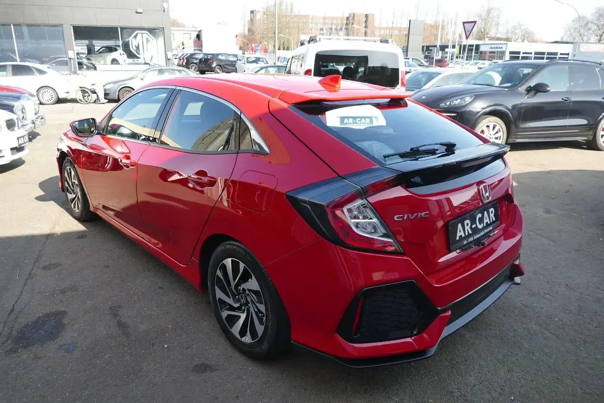Gebraucht Honda Civic Comfort 129 PS (94 kW) 2017 Rot Limousine