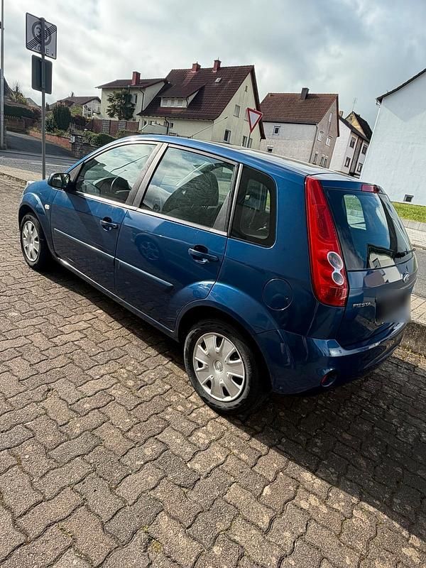 Używany Ford Fiesta 70 KM (51 kW) 2007 Niebieski Hatchback