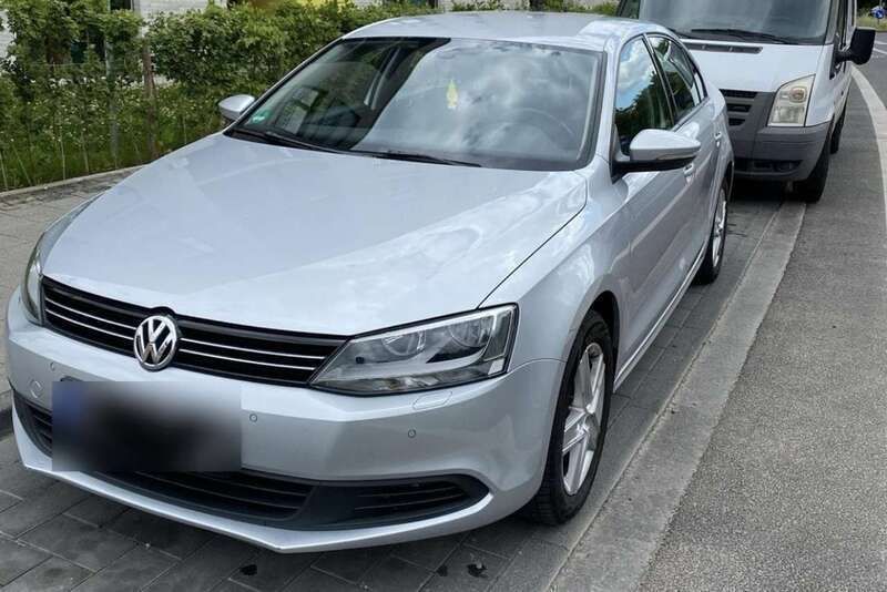 Silber Gebraucht 2011 VW Jetta Comfortline Limousine | 7.950 € (Fairer Preis) - Bild 1/4