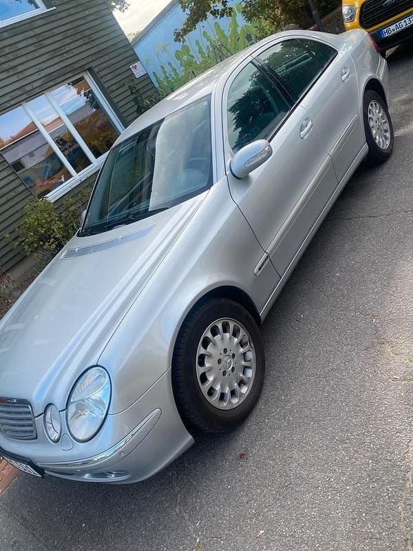 Silber Gebraucht 2007 Mercedes E280 Limousine | 5.210 € (Guter Preis) - Bild 1/4