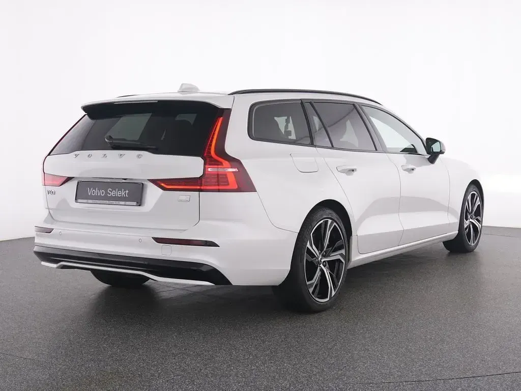 Gebraucht Volvo V60 Plus 397 PS (291 kW) 2023 Weiss crystal white pearl / me Kombi