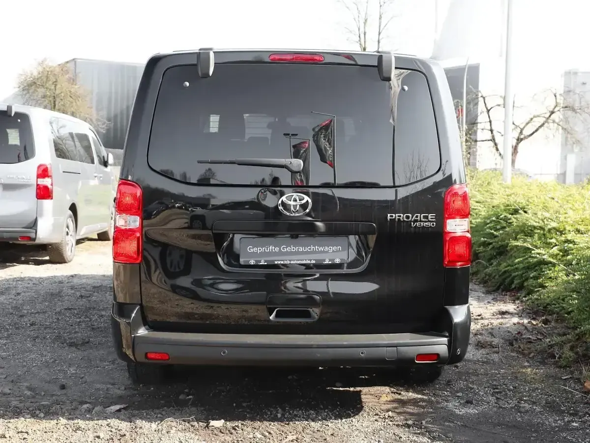 Gebraucht Toyota Proace Verso Team 177 PS (130 kW) 2024 Graphit schwarz Kombi